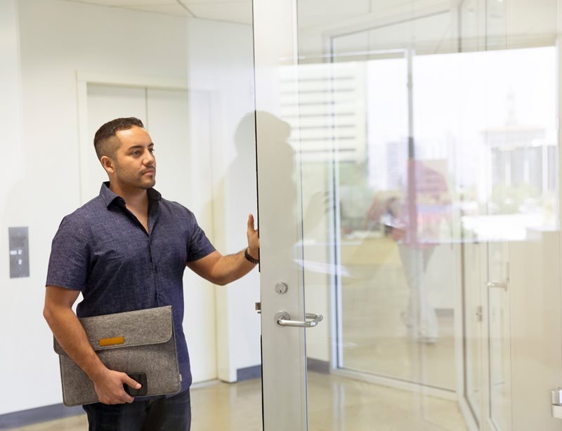 Instalação de Porta de Vidro em Residencial Terra Nova