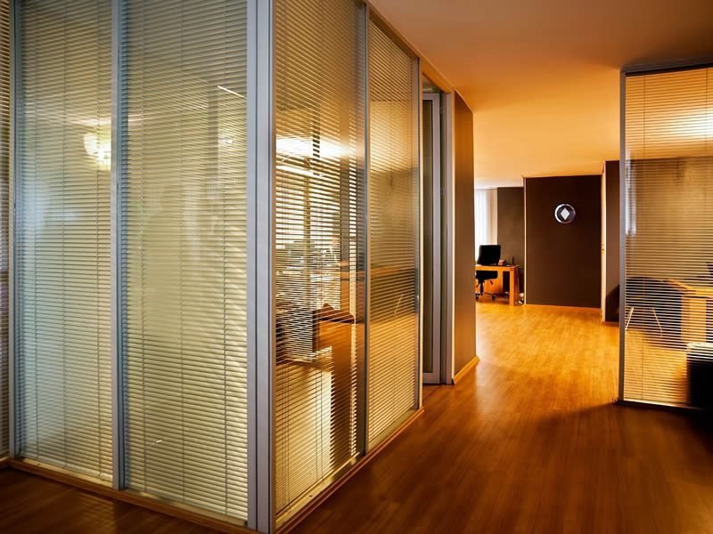 Vidraceiro instalando divisórias vidro em Jardim Rosalina