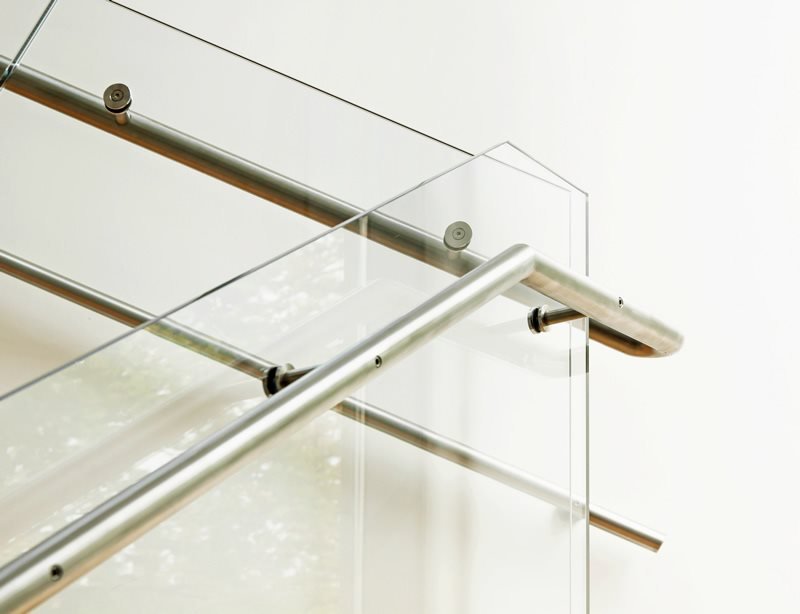 Sacada vidro blindex com corrimão em Chácara Primavera